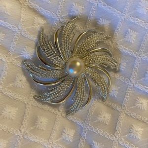 Vintage Sarah Coventry brooch